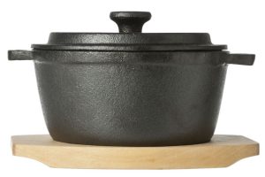 Jar with lid cast iron 13.5cm on shelf